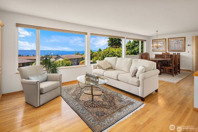 1128 Sea Vista Place, Edmonds, WA 98020