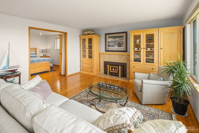 1128 Sea Vista Place, Edmonds, WA 98020