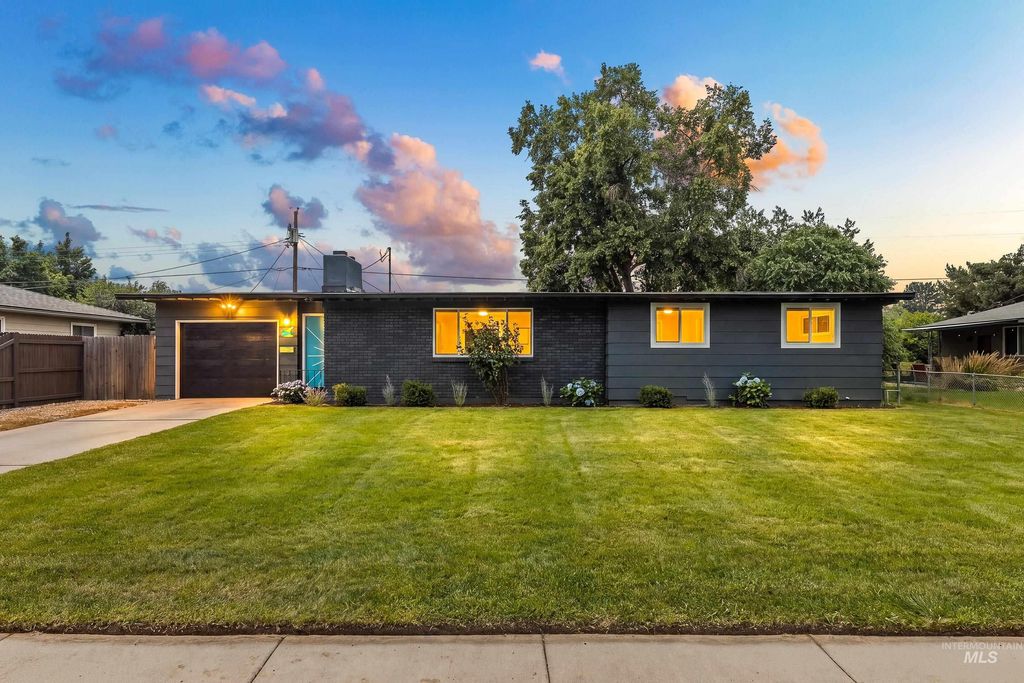 6933 W Brentwood Dr, Boise, ID 83709 photo 2