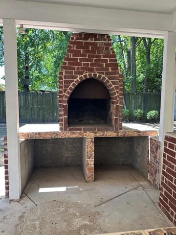 626 N Grand Ave., Tyler, TX 75702