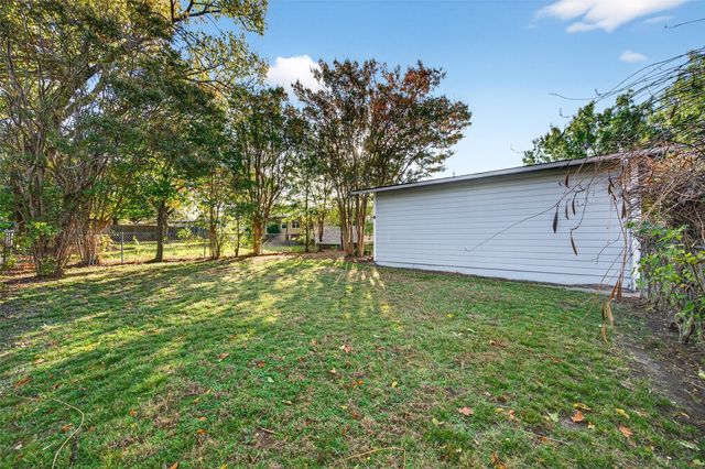409 W Burton Street, Sherman, TX 75092