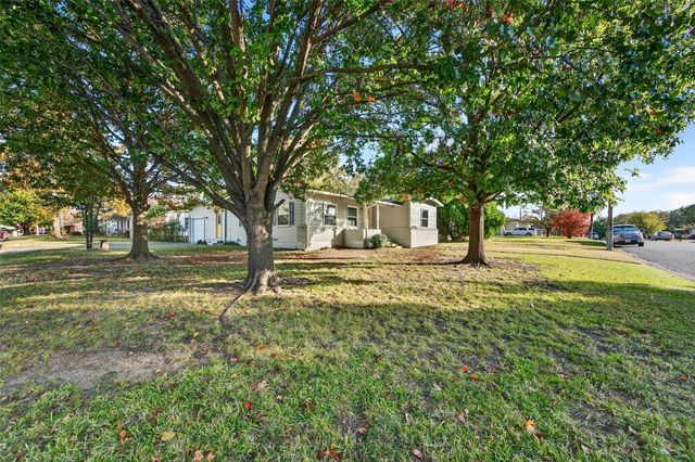 409 W Burton Street, Sherman, TX 75092