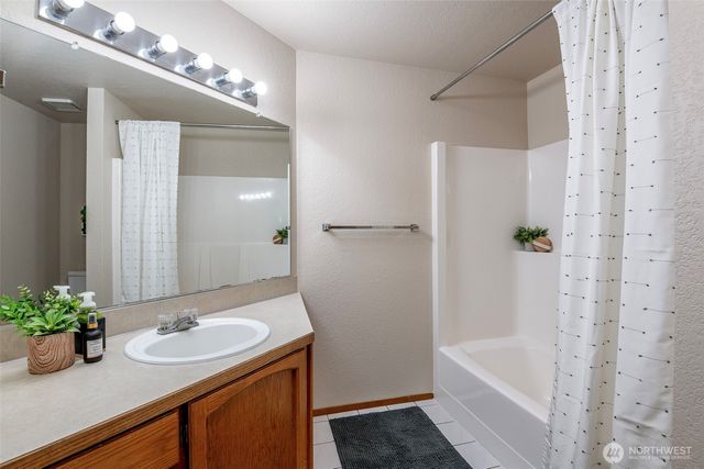 345 White River Drive, Pacific, WA 98047