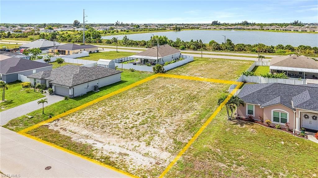 914 NW 8th TER, CAPE CORAL, FL 33993 — photo 2
