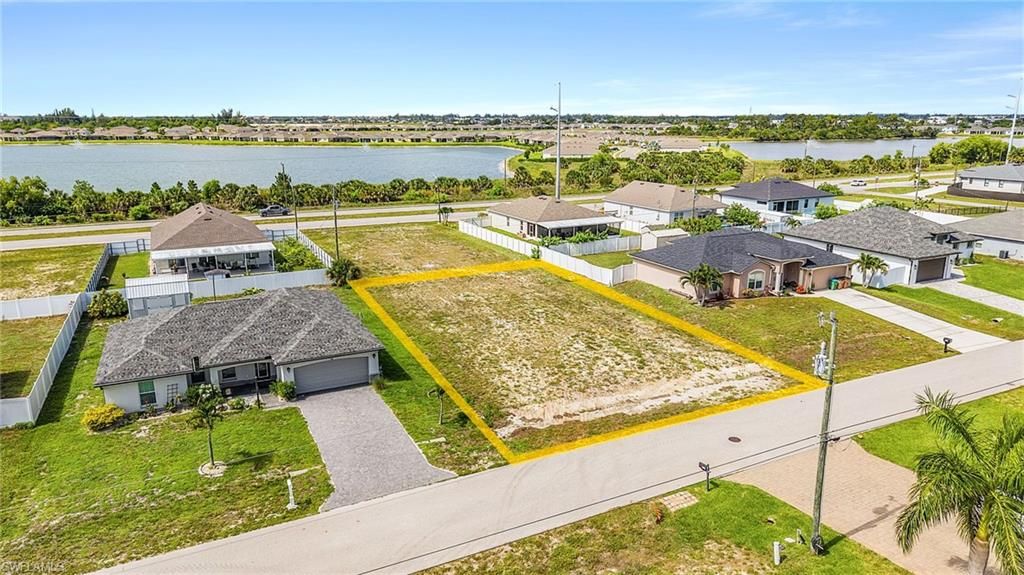 914 NW 8th TER, CAPE CORAL, FL 33993 — photo 4