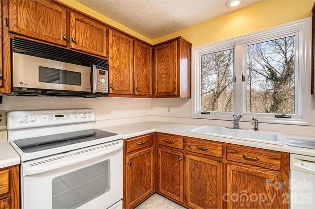 2231 6th Street NW 16, Hickory, NC 28601