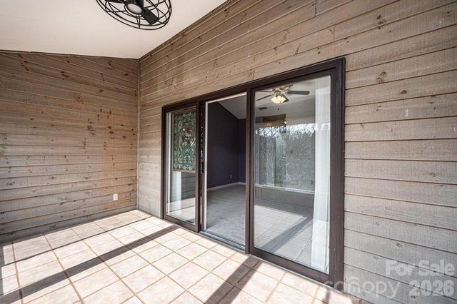 2231 6th Street NW 16, Hickory, NC 28601