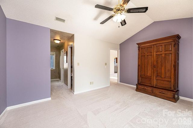 2231 6th Street NW 16, Hickory, NC 28601