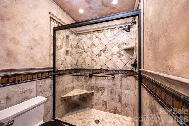 2231 6th Street NW 16, Hickory, NC 28601