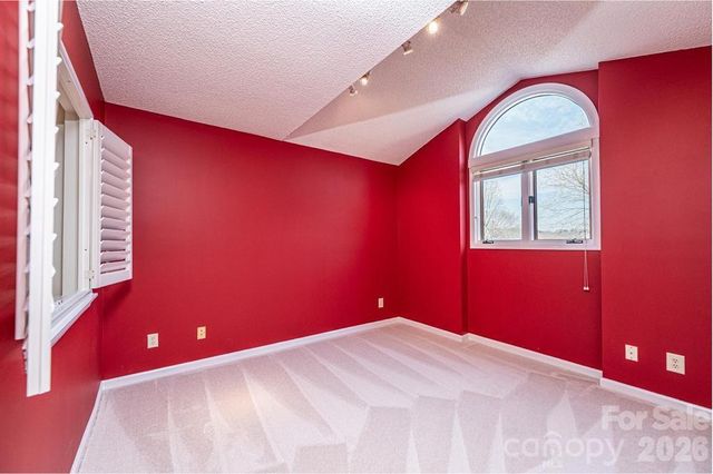 2231 6th Street NW 16, Hickory, NC 28601