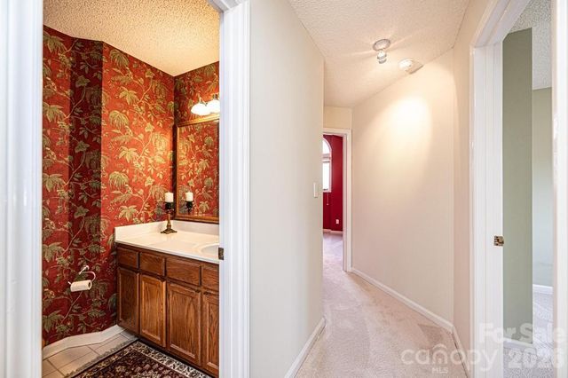 2231 6th Street NW 16, Hickory, NC 28601