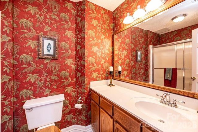 2231 6th Street NW 16, Hickory, NC 28601