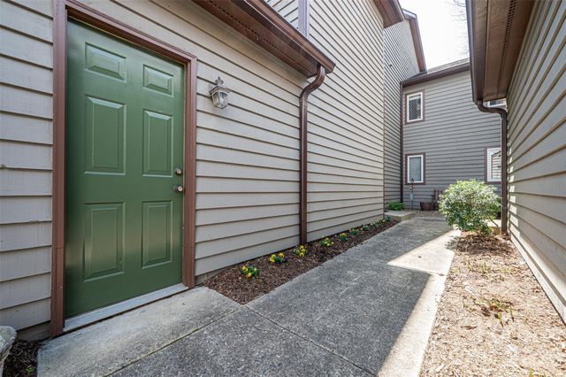 2231 6th Street NW 16, Hickory, NC 28601