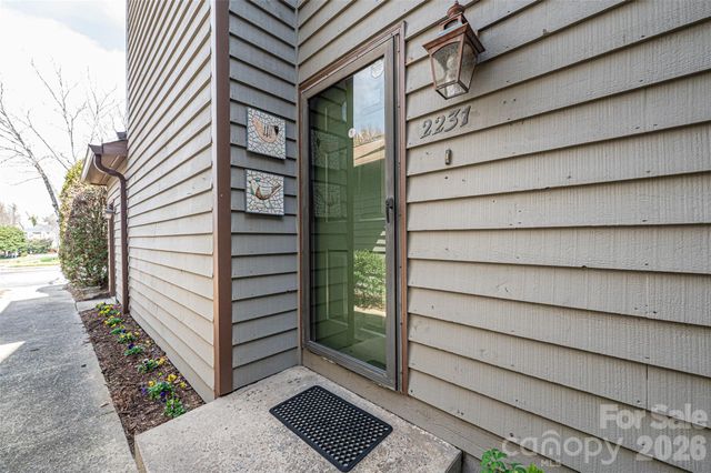 2231 6th Street NW 16, Hickory, NC 28601