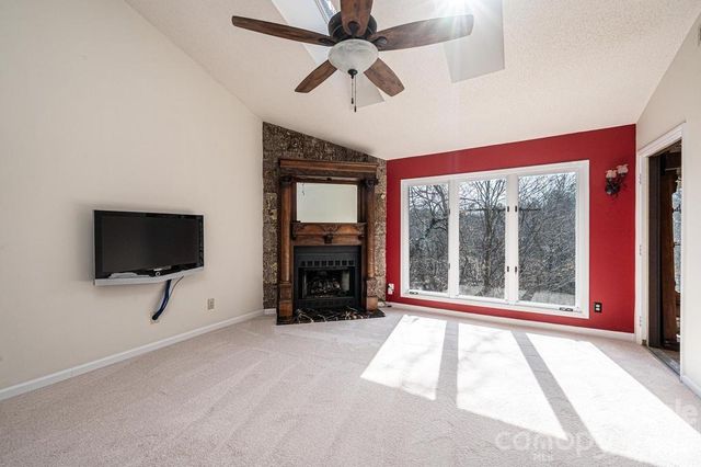 2231 6th Street NW 16, Hickory, NC 28601