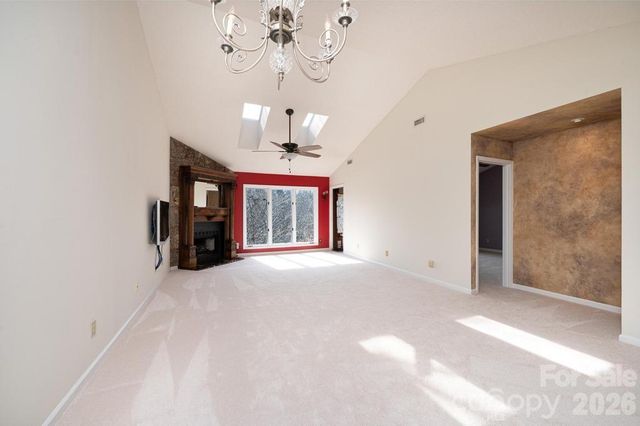 2231 6th Street NW 16, Hickory, NC 28601