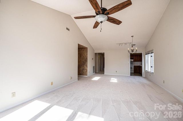 2231 6th Street NW 16, Hickory, NC 28601