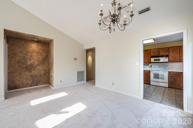 2231 6th Street NW 16, Hickory, NC 28601