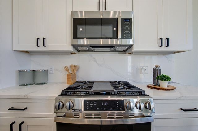 6127 Pacific Forest Drive, Houston, TX 77091