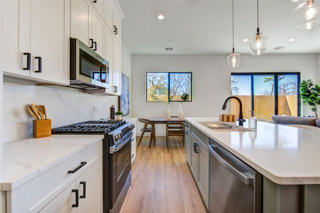 6127 Pacific Forest Drive, Houston, TX 77091