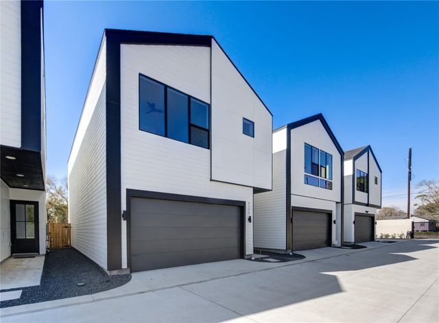 6127 Pacific Forest Drive, Houston, TX 77091