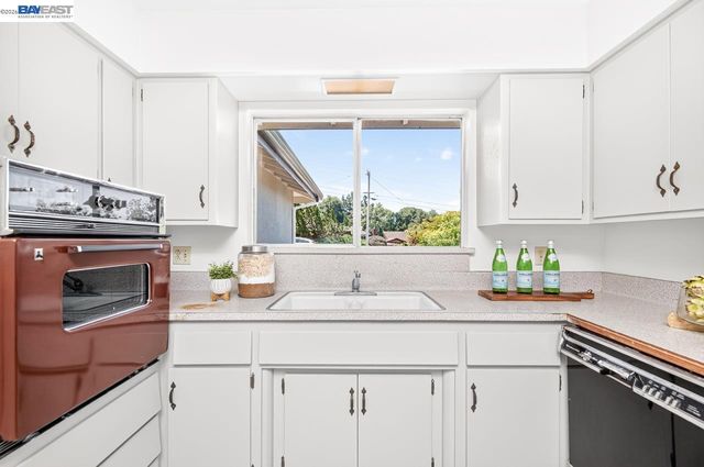 3510 Bridle Dr, Hayward, CA 94541
