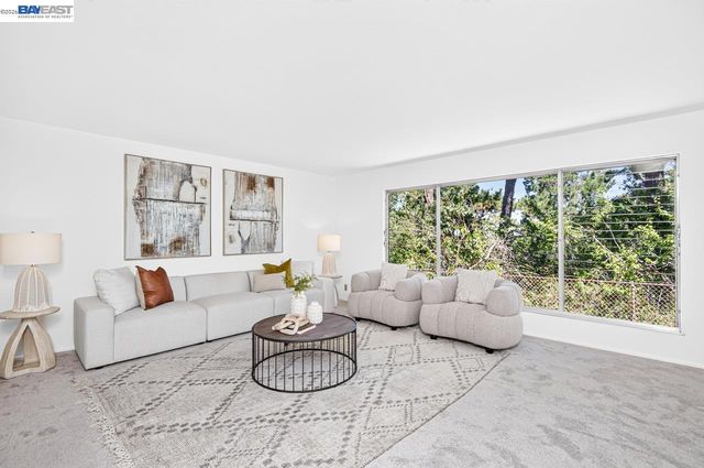 3510 Bridle Dr, Hayward, CA 94541