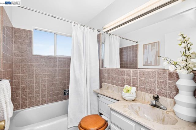 3510 Bridle Dr, Hayward, CA 94541
