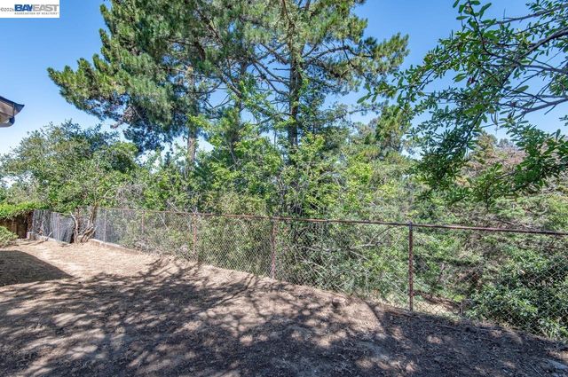 3510 Bridle Dr, Hayward, CA 94541