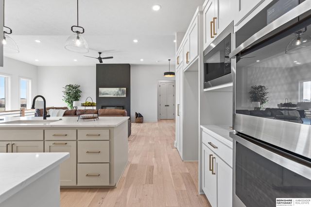 21701 B Street, Elkhorn, NE 68022