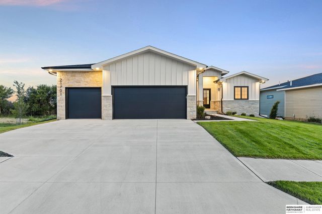 21701 B Street, Elkhorn, NE 68022
