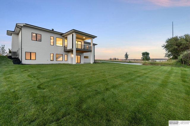 21701 B Street, Elkhorn, NE 68022