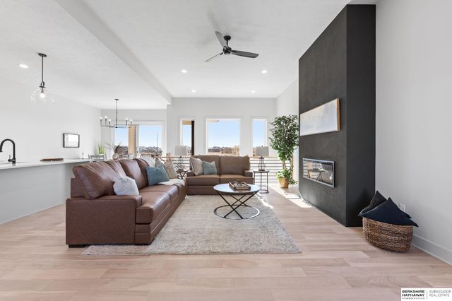 21701 B Street, Elkhorn, NE 68022