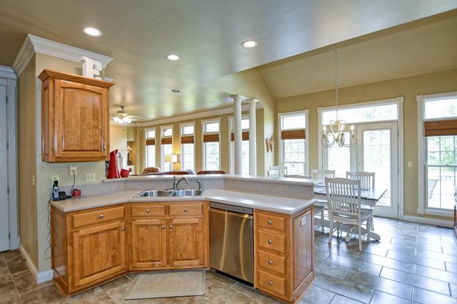 6600 River Ridge Drive, Newburgh, IN 47630