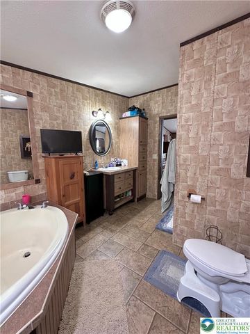 435 Mountain Village Drive, Longswamp Twp, PA 18062