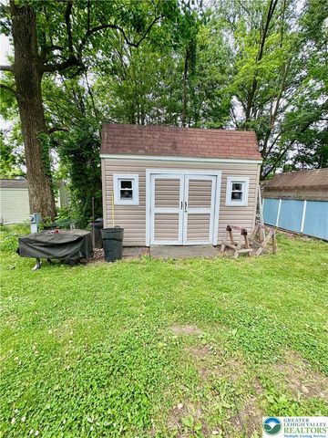 435 Mountain Village Drive, Longswamp Twp, PA 18062