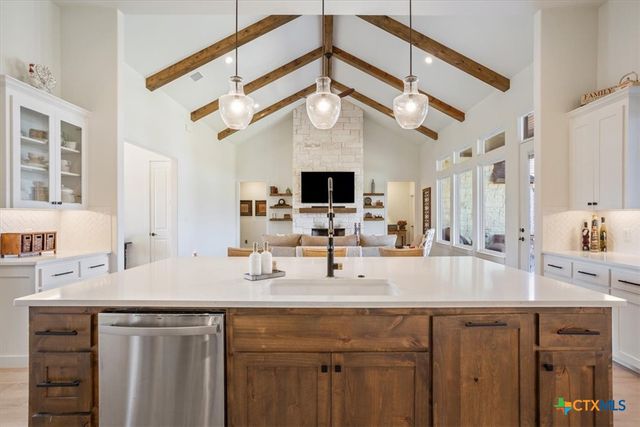 1250 E Creekview Drive, Salado, TX 76571