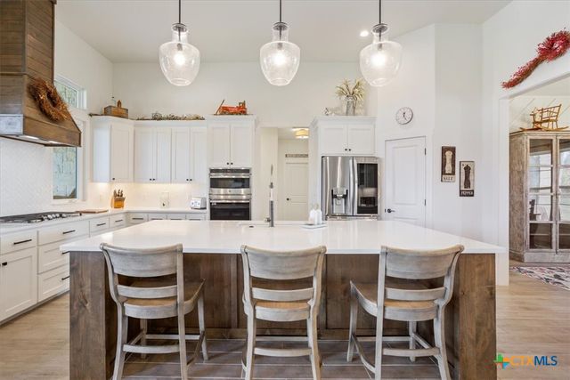 1250 E Creekview Drive, Salado, TX 76571