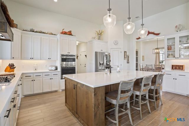 1250 E Creekview Drive, Salado, TX 76571