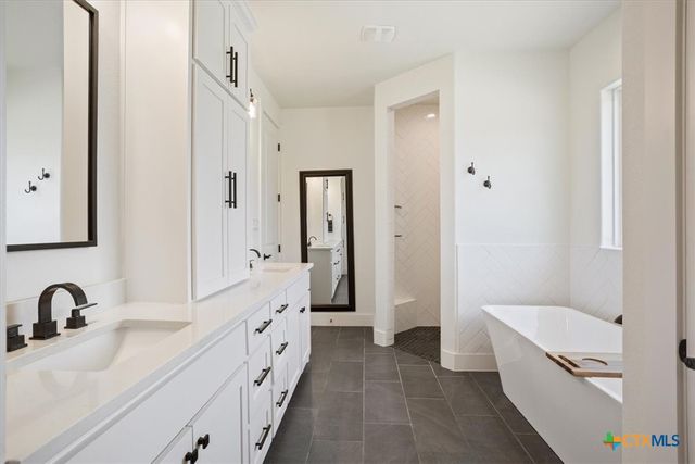 1250 E Creekview Drive, Salado, TX 76571