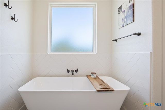 1250 E Creekview Drive, Salado, TX 76571