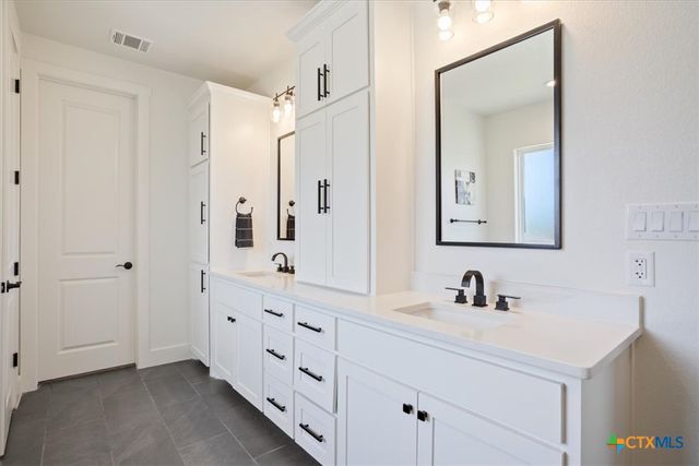 1250 E Creekview Drive, Salado, TX 76571