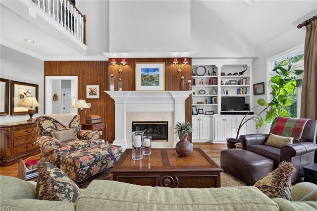 1042 Caton DR, Virginia Beach, VA 23454
