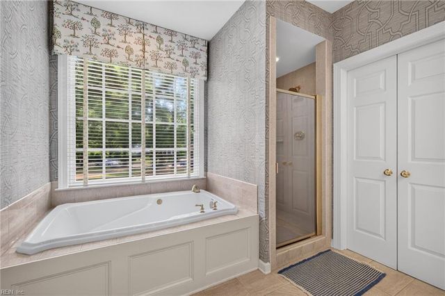 1042 Caton DR, Virginia Beach, VA 23454