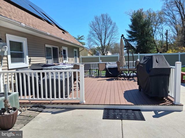 41 EVERGREEN DR, Willingboro, NJ 08046