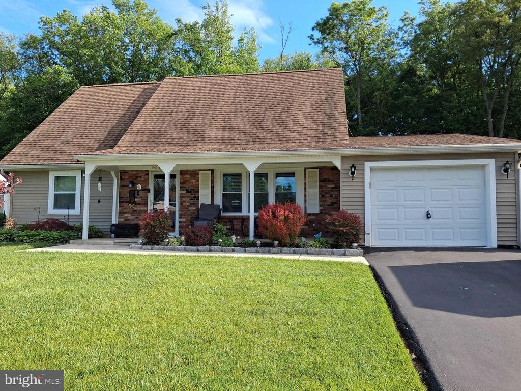 41 EVERGREEN DR, Willingboro, NJ 08046