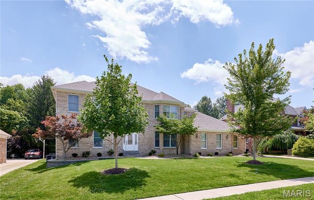 16 Delacroix Place, St Charles, MO 63303