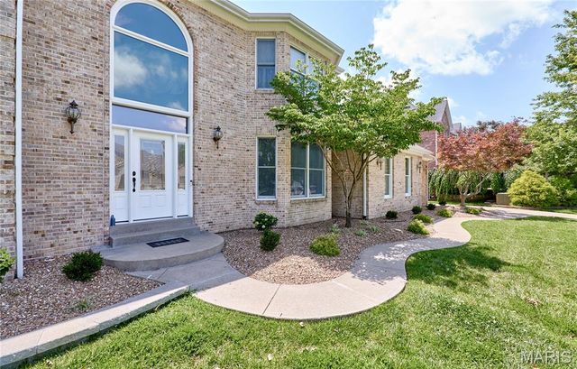 16 Delacroix Place, St Charles, MO 63303