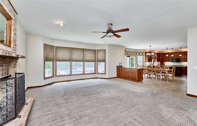 16 Delacroix Place, St Charles, MO 63303