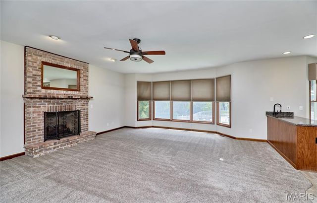 16 Delacroix Place, St Charles, MO 63303